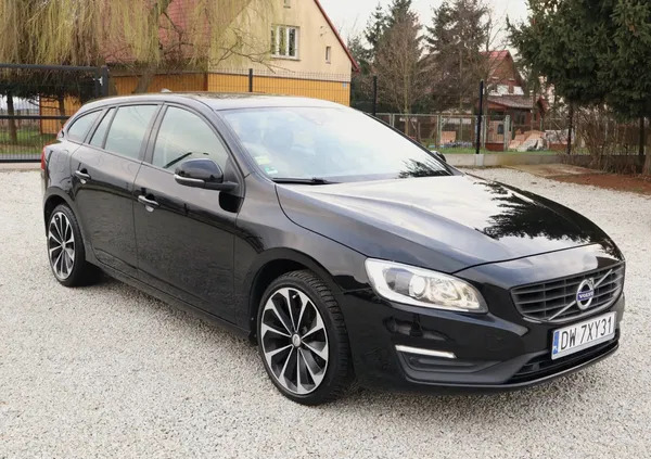 samochody osobowe Volvo V60 cena 58500 przebieg: 184000, rok produkcji 2017 z Złotów